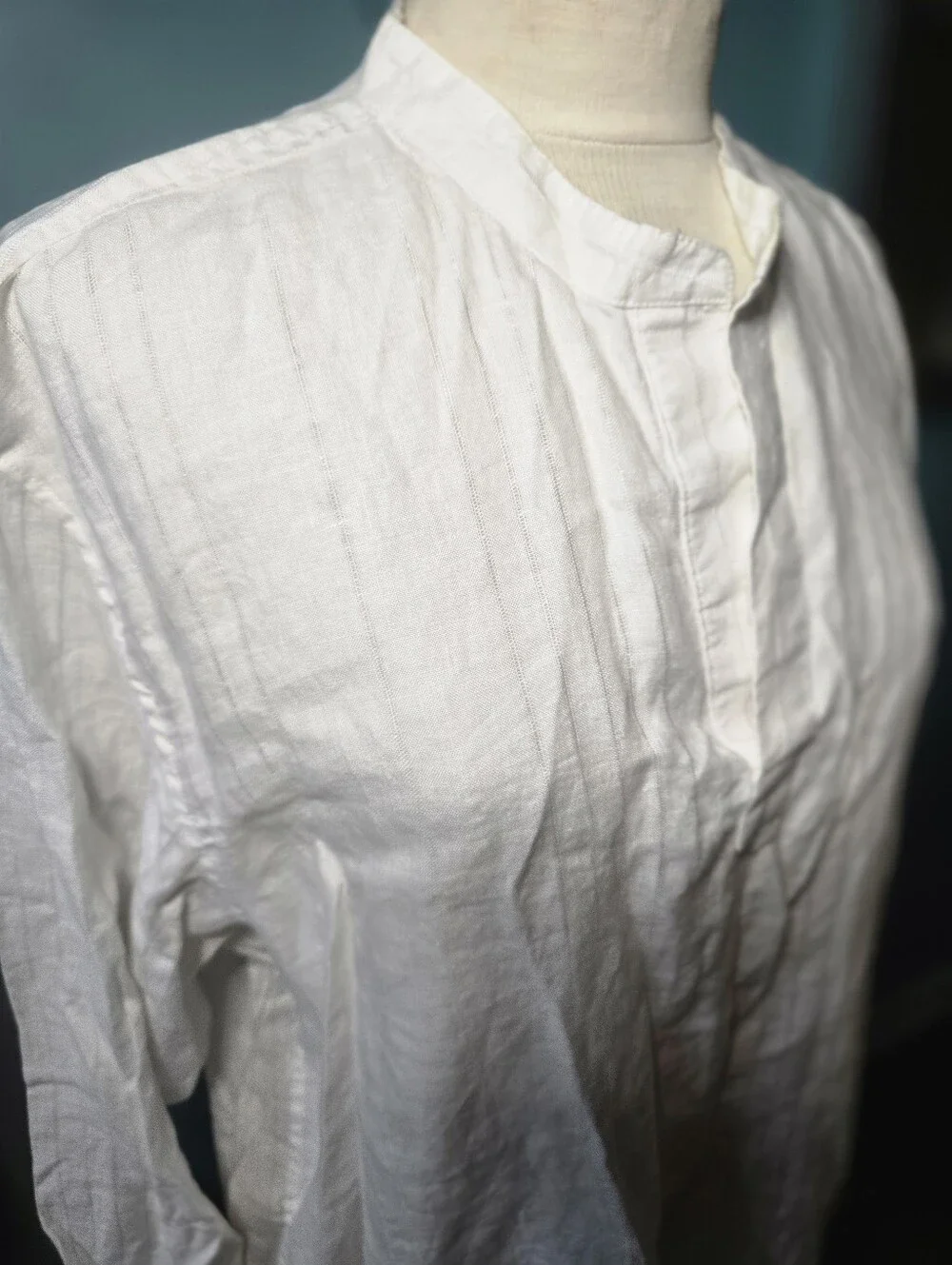 Banana Republic White Men's (UNISEX) Mandarin Collar Button-Down Shirt